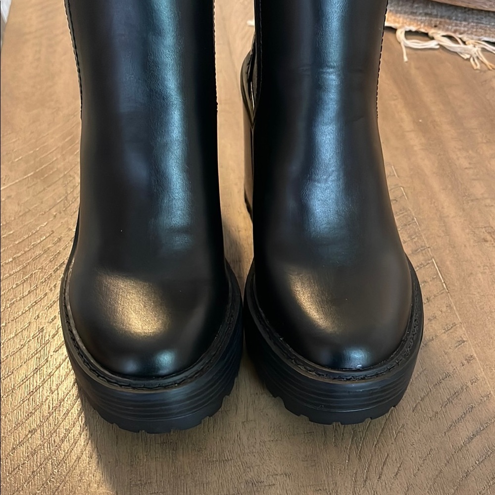 Women's Black Ankle Boots - Picture 4 of 5